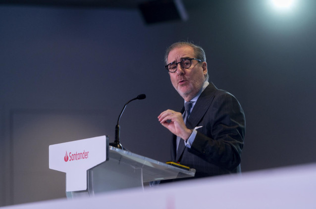 El consejero delegado, Héctor Grisi, interviene durante una presentación de los resultados del primer trimestre del 2023, en la Ciudad Grupo Santander, a 25 de abril de 2023, en Boadilla del Monte, Madrid (España). Banco Santander obtuvo un beneficio neto