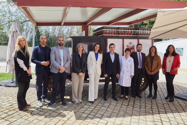 Visita institucional en el Centro de desarrollo tecnológico de Suntory Beverage & Food Spain (SBFS) en Tordera (Barcelona) .