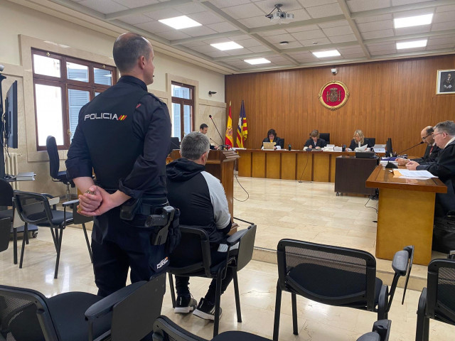 Juicio al condenado por golpear a un hombre hasta dejarle tuerto en Menorca
