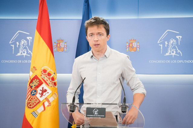 El líder de Más País, Íñigo Errejón, ofrece una rueda de prensa en el Congreso de los Diputados, a 25 de abril de 2023, en Madrid (España).