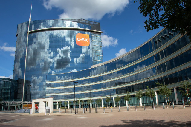 Archivo - Oficinas de GSK en Londres.