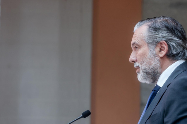 El consejero de Presidencia, Justicia e Interior de la Comunidad de Madrid, Enrique López, ofrece declaraciones en la Real Casa de Correos, a 19 de abril de 2023, en Madrid (España). Este es el primer encuentro institucional desde la toma de posesión del