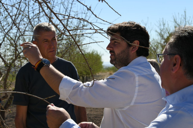 López MIras, en su visita a la Finca Casa Los Gracias, en Mula