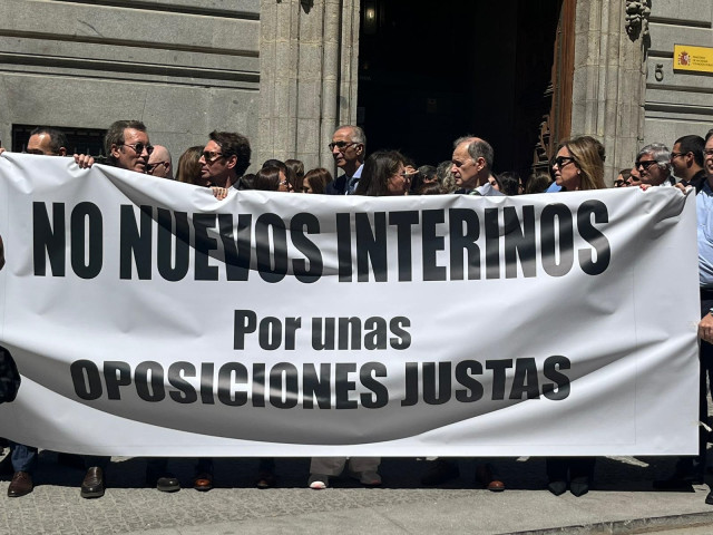 La Federación De Cuerpos Superiores De La Administración General Del Estado Se Concentra Ante Hacienda Por Unas Oposiciones 