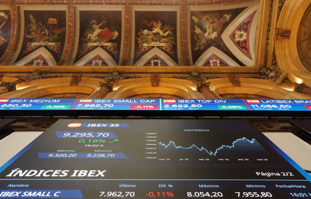 Un panel del IBEX 35 en el Palacio de la Bolsa