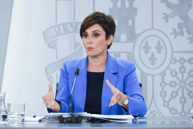 La ministra Portavoz, Isabel Rodríguez, durante una rueda de prensa posterior a la reunión del Consejo de Ministros, en el Palacio de La Moncloa, a 25 de abril de 2023, en Madrid (España).