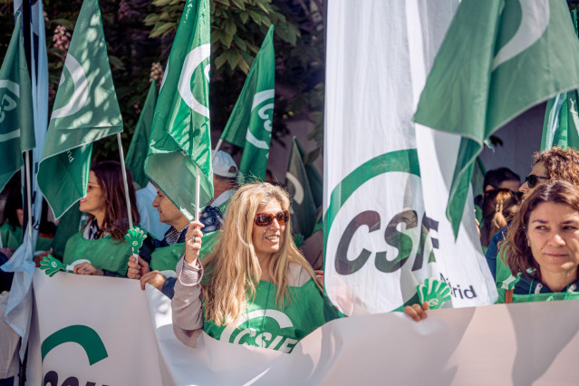 Manifestantes durante una concentración convocada por CSIF, en una imagen de archivo.