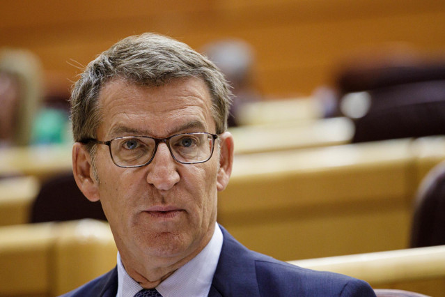 El presidente del PP, Alberto Núñez Feijóo, durante una sesión plenaria en el Senado, a 26 de abril de 2023, en Madrid (España).