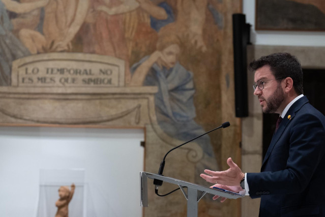 El presidente de la Generalitat de Catalunya, Pere Aragonès, comparece tras reunirse con el consejo académico del acuerdo de claridad, a 19 de abril de 2023, en Barcelona, Cataluña (España). La Generalitat de Catalunya aprobó ayer, 18 de abril, la constit