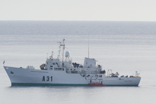 El buque hidrográfico ‘Malaspina’ varado en las proximidades del islote de Es Vedrà, a 27 de abril de 2023, en Ibiza, Islas Baleares (España).