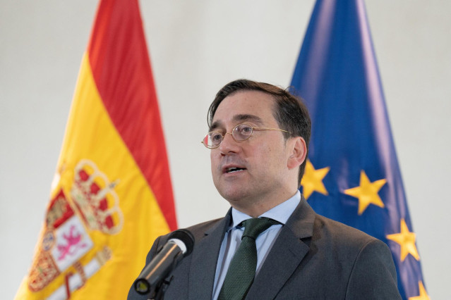 Archivo - El ministro de Asuntos Exteriores, José Manuel Albares, comparece ante los medios a su llegada a la XXVIII Cumbre Iberoamericana, en el Hotel El Embajador, a 23 de marzo de 2023, en Santo Domingo (República Dominicana).