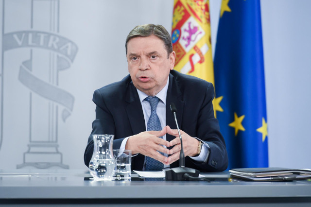 El ministro de Agricultura, Pesca y Alimentación, Luis Planas, durante una rueda de prensa posterior a la reunión del Consejo de Ministros, en el Palacio de La Moncloa en Madrid (España).