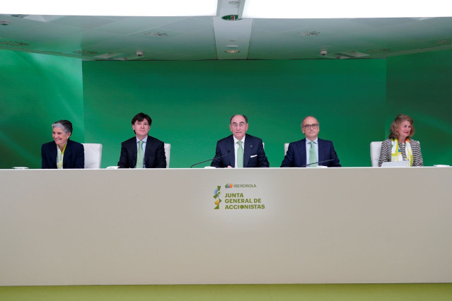 Los miembros del Consejo de Administración de Iberdrola durante la junta general de accionsitas celebrada este viernes.