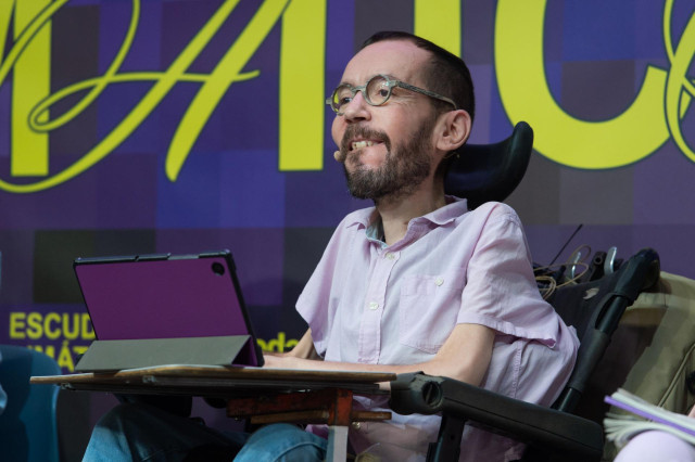 El portavoz de Unidas Podemos en el Congreso, Pablo Echenique, durante el acto 'Escudo Climático', en la Sede de Podemos Francisco Villaespesa, a 28 de abril de 2023, en Madrid (España).