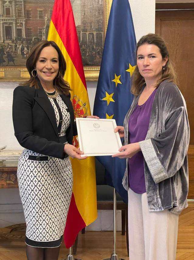 Archivo - La nueva embajadora de Venezuela, Coromoto Godoy, presenta sus copias de estilo en el Ministerio de Asuntos Exteriores