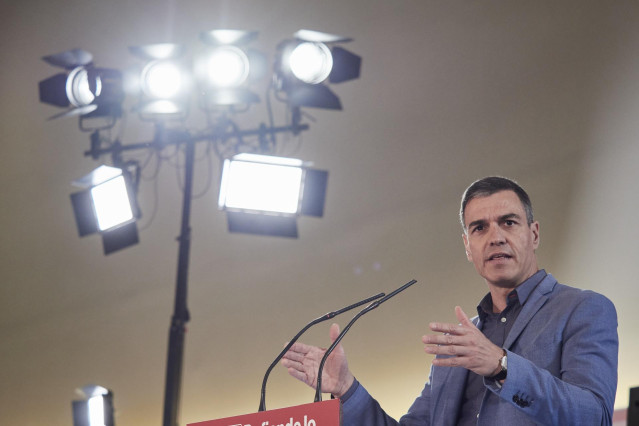 Sánchez dice que PP y Vox 