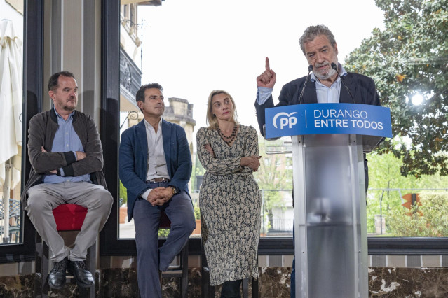 Carlos Iturgaiz, Carlos García, Raquel González y Miguel Ángel Ropdríguez en el acto político del PP en Durango