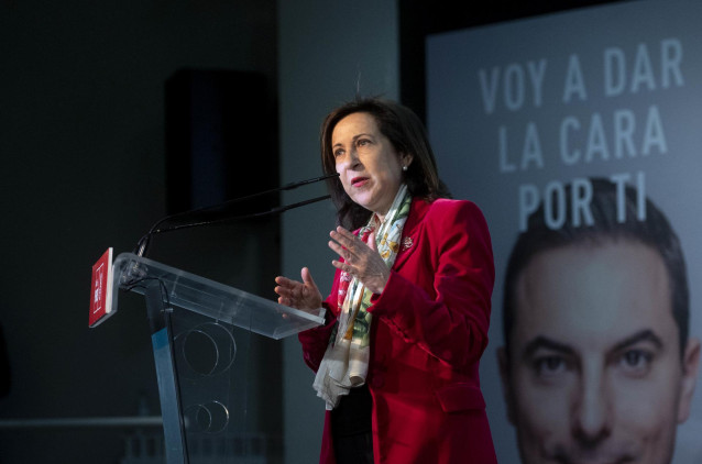 La ministra de Defensa, Margarita Robles, interviene en un acto para arropar al candidato socialista para la alcaldía de Coslada, en el Centro Cultural Margarita Nelken, a 22 de abril de 2023, en Coslada, Madrid (España).