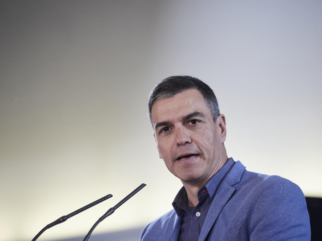 El secretario general del PSOE y presidente del Gobierno, Pedro Sánchez, interviene durante el acto de presentación de la candidata a la alcaldía de Pamplona, Elma Saiz, en el Palacio de Congresos y Auditorio Baluarte, a 29 de abril de 2023, en Pamplona.