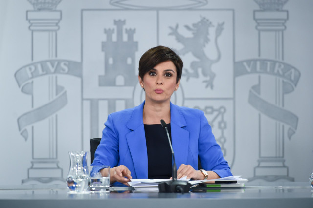 La ministra Portavoz, Isabel Rodríguez, durante una rueda de prensa posterior a la reunión del Consejo de Ministros, en el Palacio de La Moncloa, a 25 de abril de 2023, en Madrid (España). El Consejo de Ministros, a propuesta del Ministerio de Agricultura