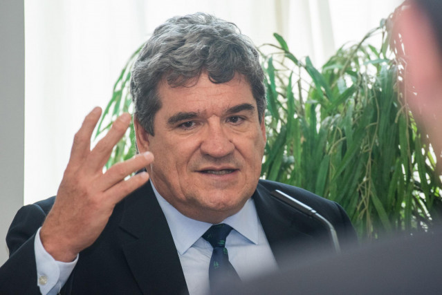El ministro de Inclusión, Seguridad Social y Migraciones, José Luis Escrivá, participa en un coloquio informativo organizado por el Ilustre Colegio de la Abogacía de Albacete, a 12 de mayo de 2023, en Albacete, Castilla-La Mancha (España).