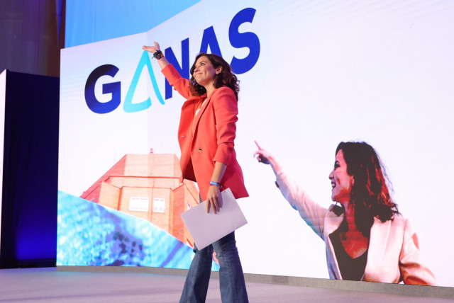 La presidenta de la Comunidad de Madrid y candidata del PP a la reelección, Isabel Díaz Ayuso, durante el acto de cierre de campaña, en el Palacio Municipal de la Feria de Madrid IFEMA, a 26 de mayo de 2023