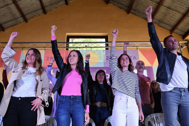 (I-D) La candidata a la Presidencia de la Comunidad de Madrid, Alejandra Jacinto; la ministra de Derechos Sociales y Agenda 2030 y secretaria general de Podemos, Ione Belarra; la ministra de Igualdad, Irene Montero y el candidato de Podemos a la Alcaldía