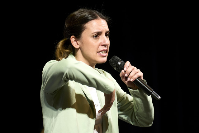La ministra de Igualdad, Irene Montero, interviene durante un acto de campaña de Podemos-IU, en el paraninfo de la Magdalena, a 25 de mayo de 2023, en Santander, Cantabria (España).