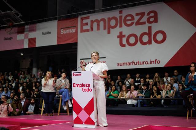 Archivo - La vicepresidenta segunda y ministra de Trabajo y Economía Social, Yolanda Díaz, interviene durante un acto de 'Sumar en el polideportivo Antonio Magariños, a 2 de abril de 2023, en Madrid, (España).