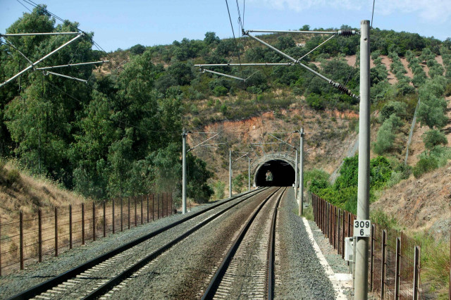 Línea de alta velocidad entre Madrid y Sevilla