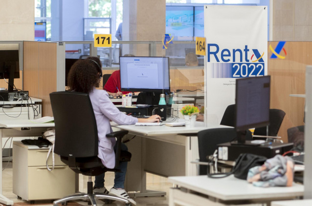 Interior de las oficinas de la Administración de la Agencia Tributaria de Madrid-Guzmán el Bueno, a 25 de mayo de 2023, en Madrid (España).