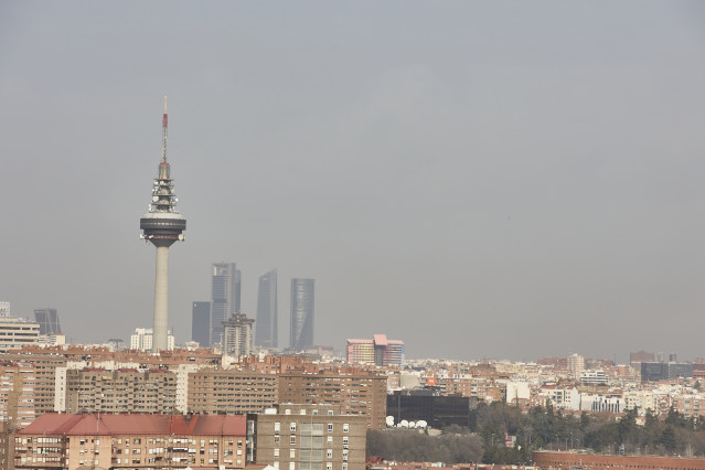 Archivo - Imagen del edificio de Torrespaña, y las cuatro Torres con la boina de contaminación en Madrid, a 10 de febrero de 2022, en Madrid (España).
