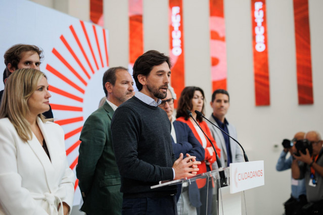 El secretario general de Ciudadanos, Adrián Vázquez, interviene durante una rueda de prensa tras la reunión del Comité Nacional de Ciudadanos, en la sede nacional de Ciudadanos, a 30 de mayo de 2023, en Madrid (España).