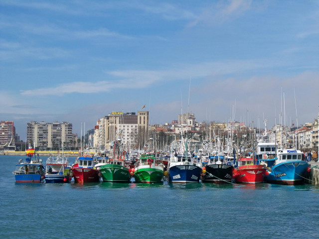 Archivo - Barcos pesqueros