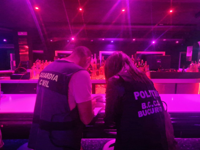 Agentes de la Guardia Civil y la Policía de Rumanía en la operación conjunta contra la trata de seres humanos.