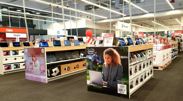 Archivo - Foto de interior de MediaMarkt.