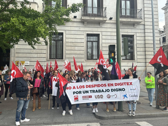 Concentración de la plantilla de Digitex de Camargo frente a la Delegación del Gobierno en Cantabria.- Archivo
