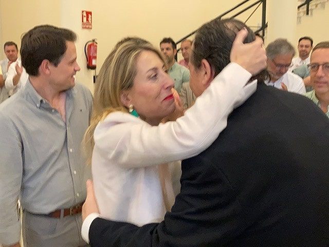 María Guardiola saluda a los presentes en la Junta Directiva Regional del PP.