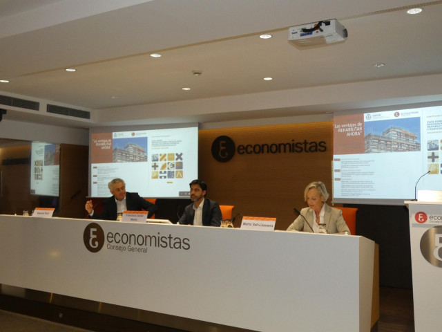 Presentación de Las ventajas de rehabilitar ahora y Guía desgravaciones fiscales rehabilitación viviendas.
