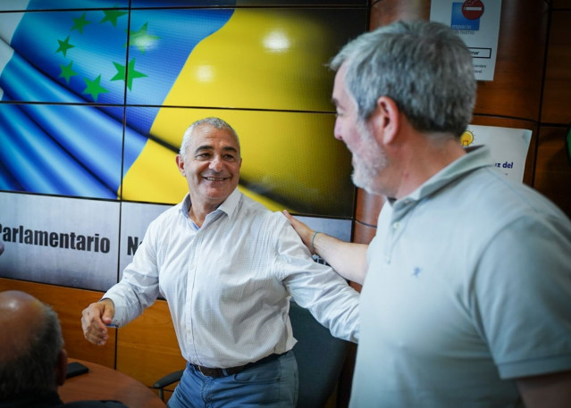 El presidente de AHI, Javier Armas y el secretario general de CC, Fernando Clavijo, en una reunión para abordar un pacto de Gobierno en Canarias