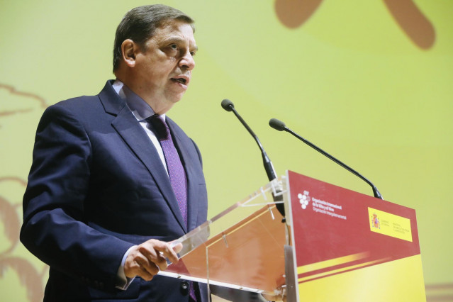 El ministro de Agricultura, Pesca y Alimentación, Luis Planas, durante su intervención en la inauguración del 44º Congreso Mundial de la Viña y el Vino, a 05 de junio del 2023 en Cádiz (Andalucía, España)