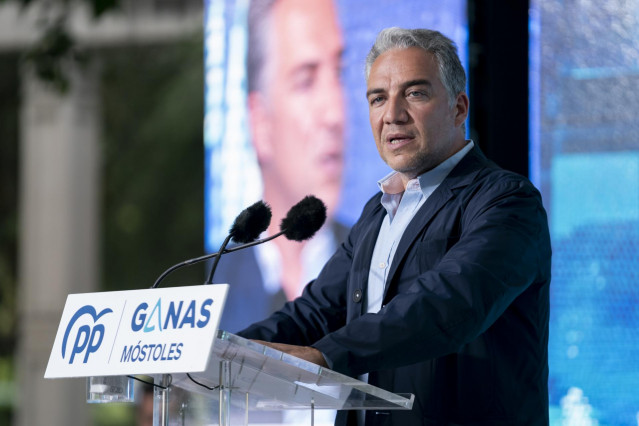 El coordinador general del Partido Popular, Elías Bendodo participa en un encuentro con afiliados y simpatizantes populares en el Parque Finca Liana, a 24 de mayo de 2023, en Móstoles, Madrid (España).