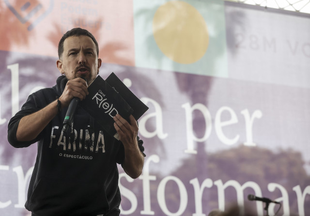 El exvicepresidente del Gobierno y exlíder de Podemos Pablo Iglesias, interviene durante un acto de cierre de campaña de Unides Podem-Esquerra Unida, en el Puente Exposición, a 26 de mayo de 2023, en Valencia, Comunidad Valenciana (España).