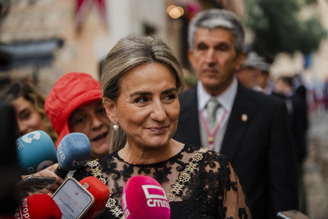 La alcaldesa de Toledo, Milagros Tolón, atiende a medios a su llegada a la celebración del Corpus Christi, a 8 de junio de 2023, en Toledo, Castilla-La Mancha (España).