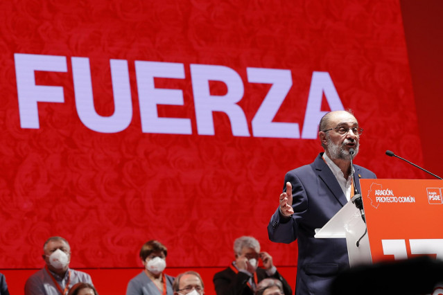 Archivo - El secretario general del PSOE Aragón y presidente de la comunidad, Javier Lambán, en la segunda jornada del 17 Congreso del PSOE Aragón, en la Sala Multiusos del Auditorio de Zaragoza, a 7 de noviembre de 2021, en Zaragoza, Aragón (España).