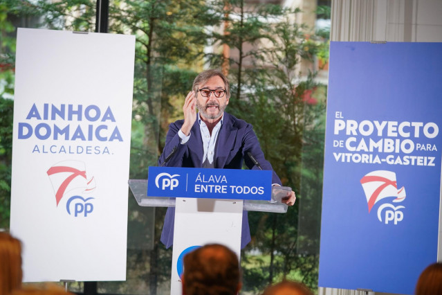 Archivo - El candidato del PP a diputado general de Álava, Iñaki Oyarzabal, interviene durante un mitin de campaña del PP vasco, en el Hotel NH Canciller Ayala, a 12 de mayo de 2023, en Vitoria-Gasteiz- Álava, País Vasco (España).