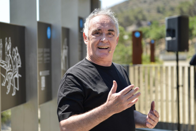 El cocinero Ferran Adrià interviene durante la presentación del museo ‘elBulli1846’, el museo del antiguo restaurante El Bulli, en Cala Montjoi, a 15 de junio de 2023, en Roses, Girona, Catalunya (España). El restaurante ha sido convertido en museo con el