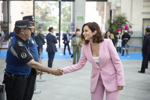 La presidenta de la Comunidad de Madrid en funciones, Isabel Díaz Ayuso, a su llegada al Palacio de Cibeles donde se constituirá la nueva corporación municipal con Almeida como alcalde de la capital