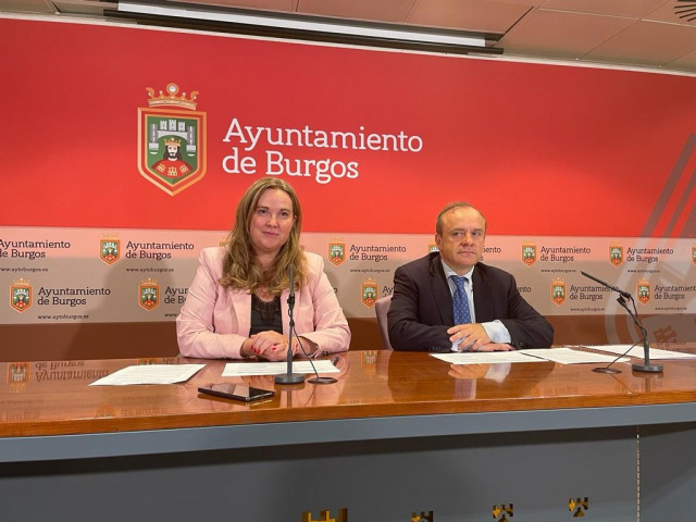 La alcaldesa de Burgos, Cristina Ayala, y el vicealcalde, Fernando Martínez-Acitores.