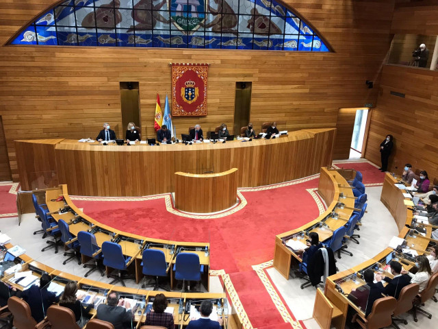 Archivo - Votación en el Parlamento de Galicia